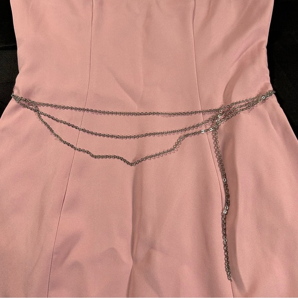 NEW Missguided Bandeau Mini Dress Baby Pink Strapless Waist Chain Slit Women’s 4 - Picture 4 of 10